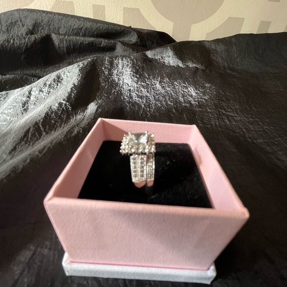 Princess cut Lab created White Sapphire set in Sterling Silver - Picture 10 of 10